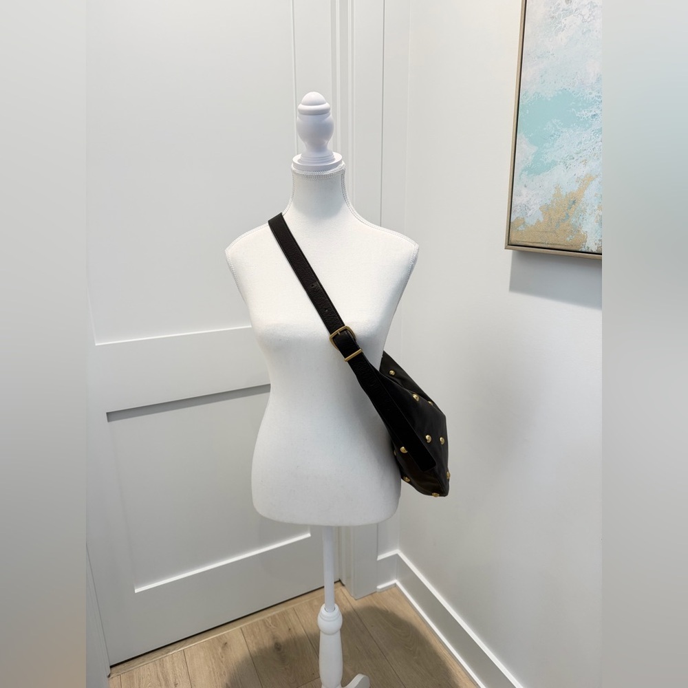 NEW Madewell The Essential Curve Shoulder Bag Black leather gold studs NW351 - Picture 5 of 15